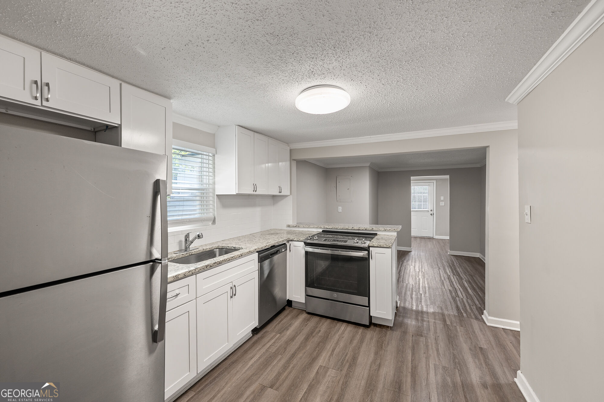 1370 W Hancock Avenue Property Photo 11