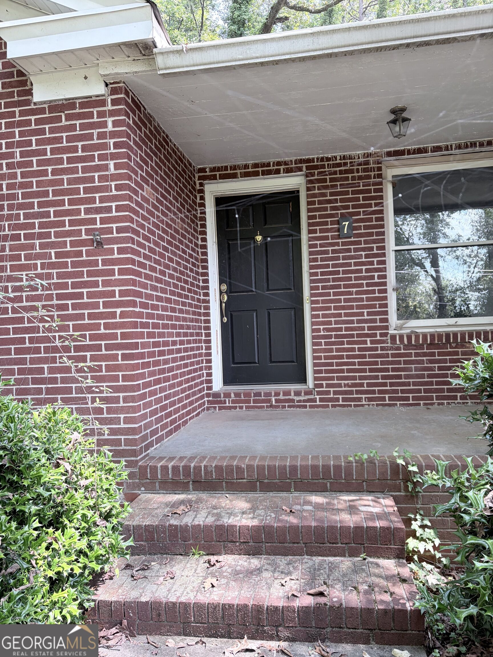 7 Townview Road Se Property Photo 1