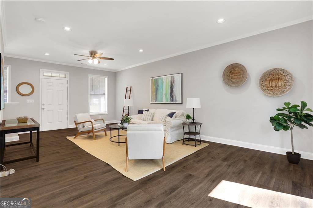 2431 Woodside Way Property Photo 4