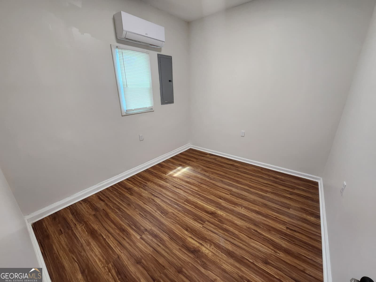 2431 Woodside Way Property Photo 37