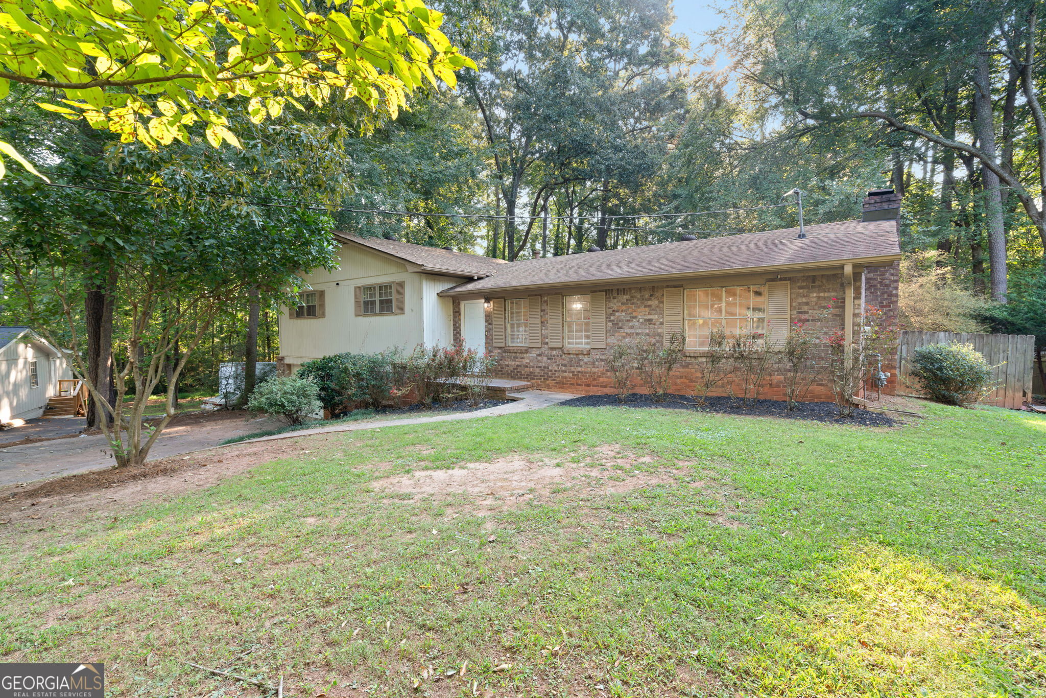 920 Kings Court Property Photo 2