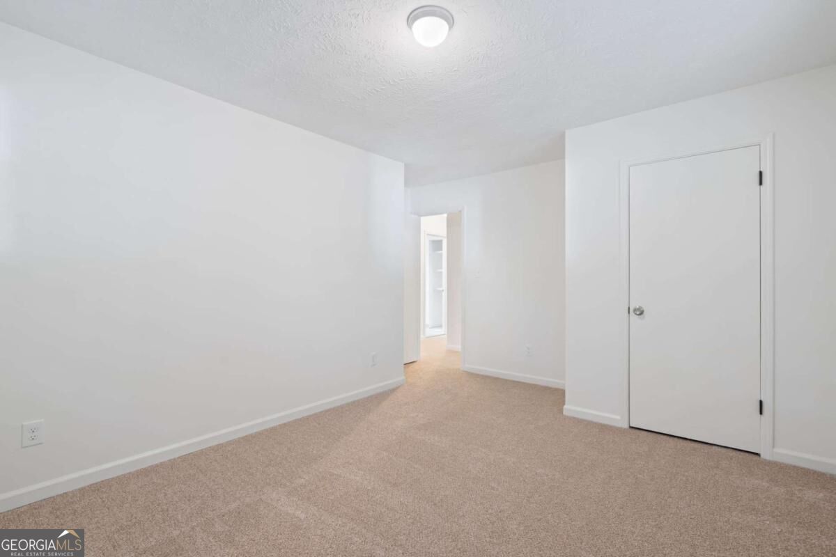 920 Kings Court Property Photo 24