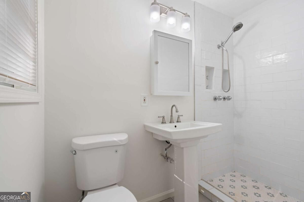 920 Kings Court Property Photo 32