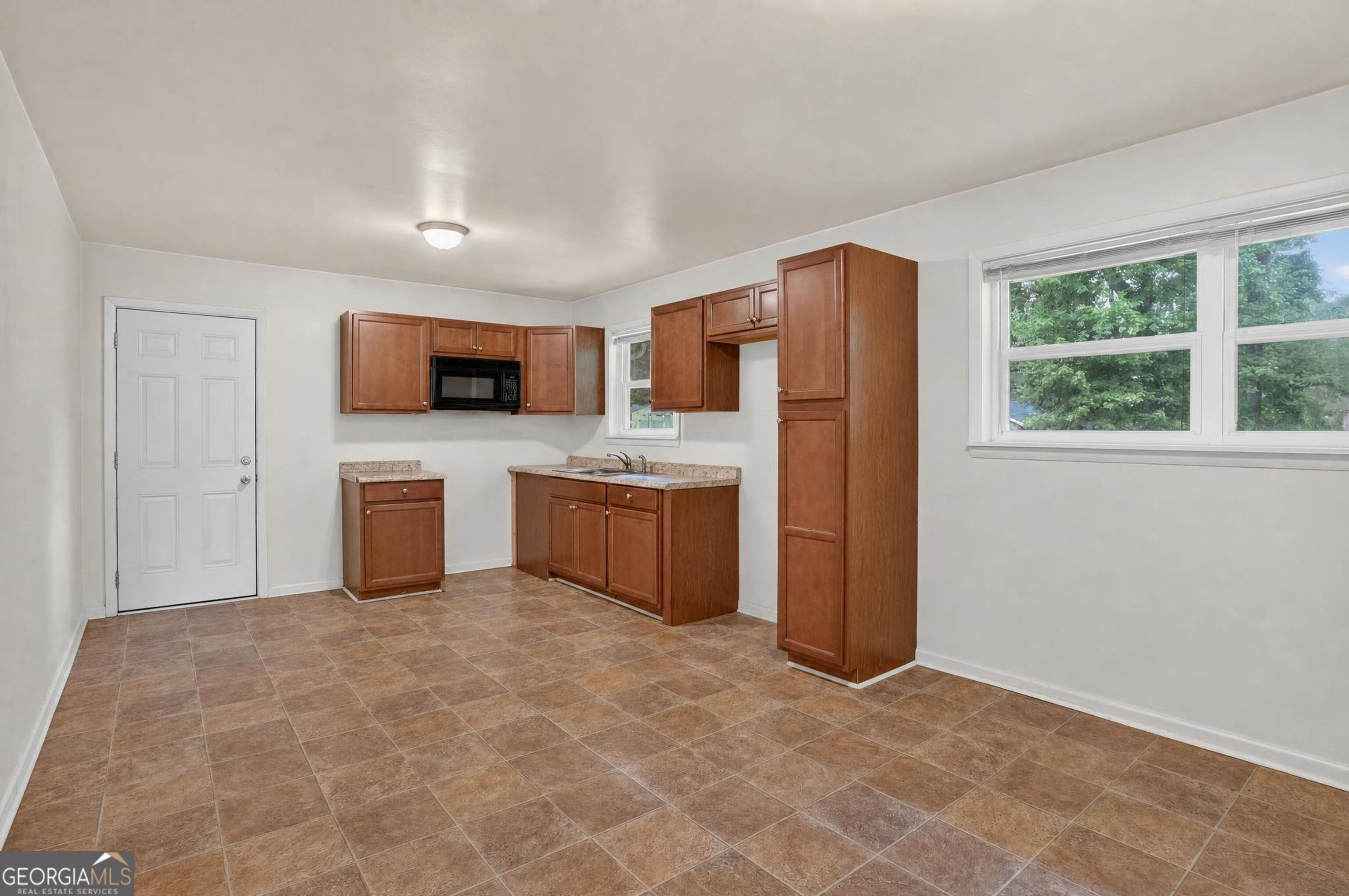 786 S Nottingham Road Property Photo 2