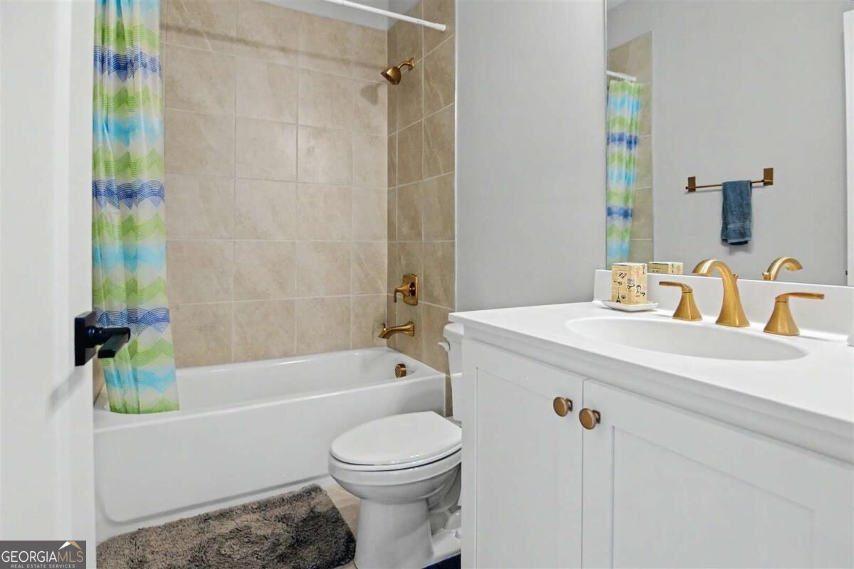 495 Ashbury Drive Property Photo 17