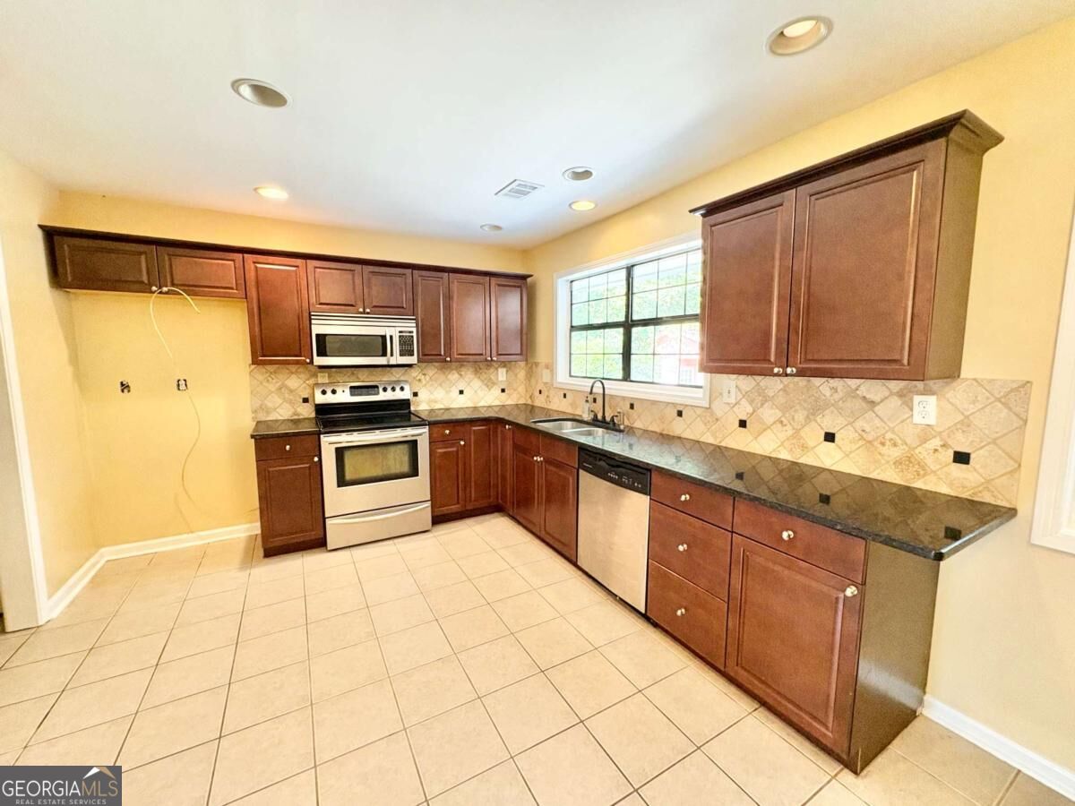 1398 Fairfield Drive Sw Property Photo 5