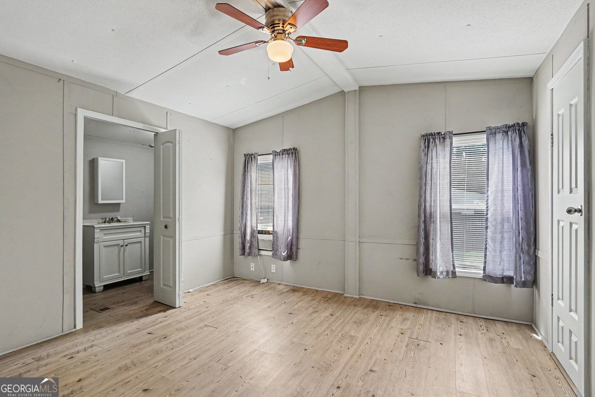 915 Steele Drive Property Photo 13