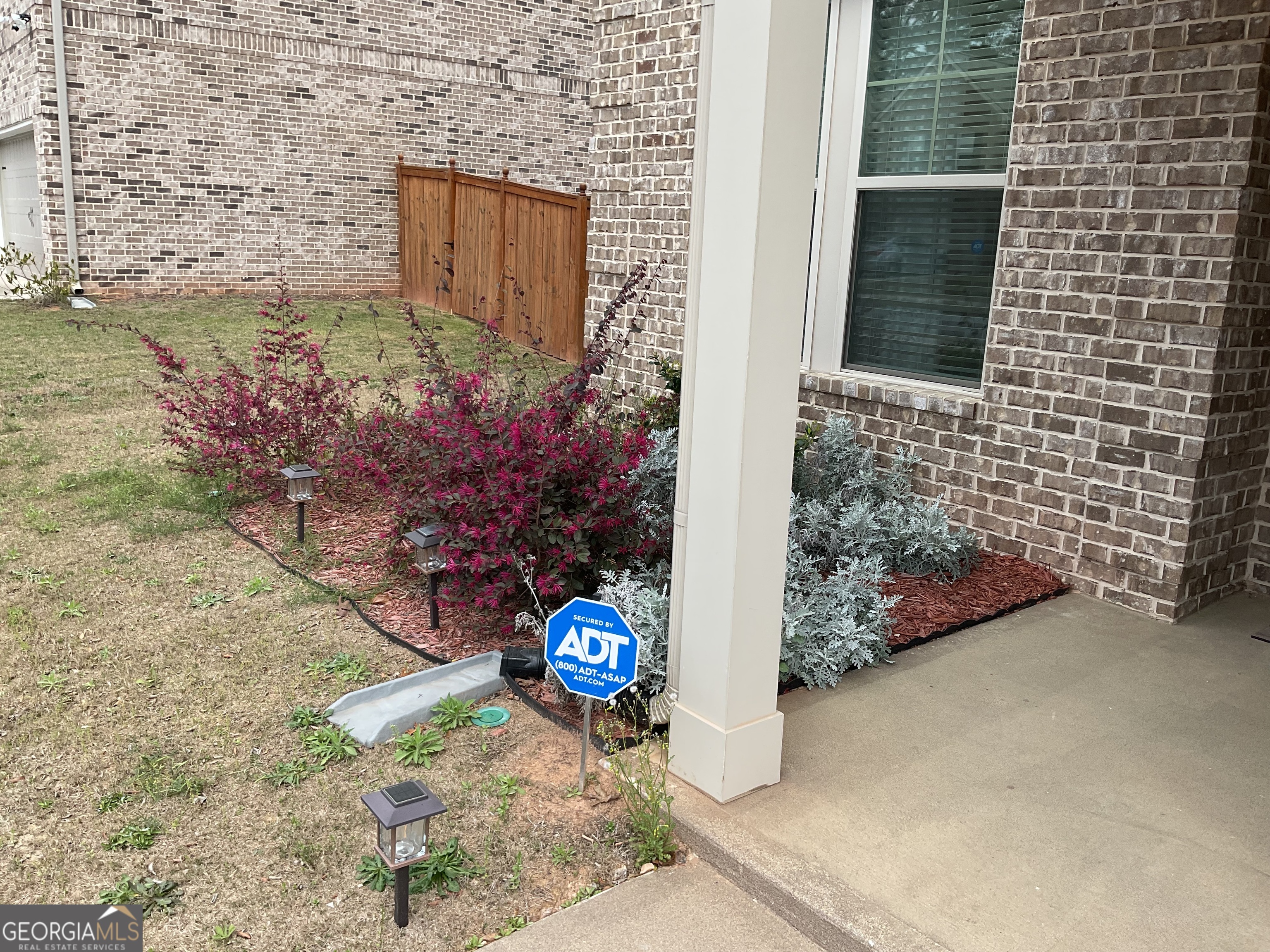 137 Cabin Way Property Photo 4