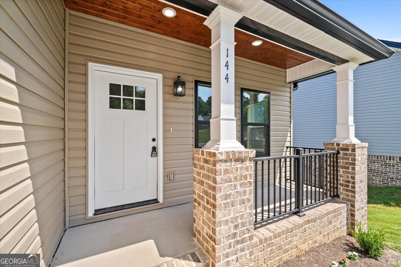 144 Washington Street Property Photo 7
