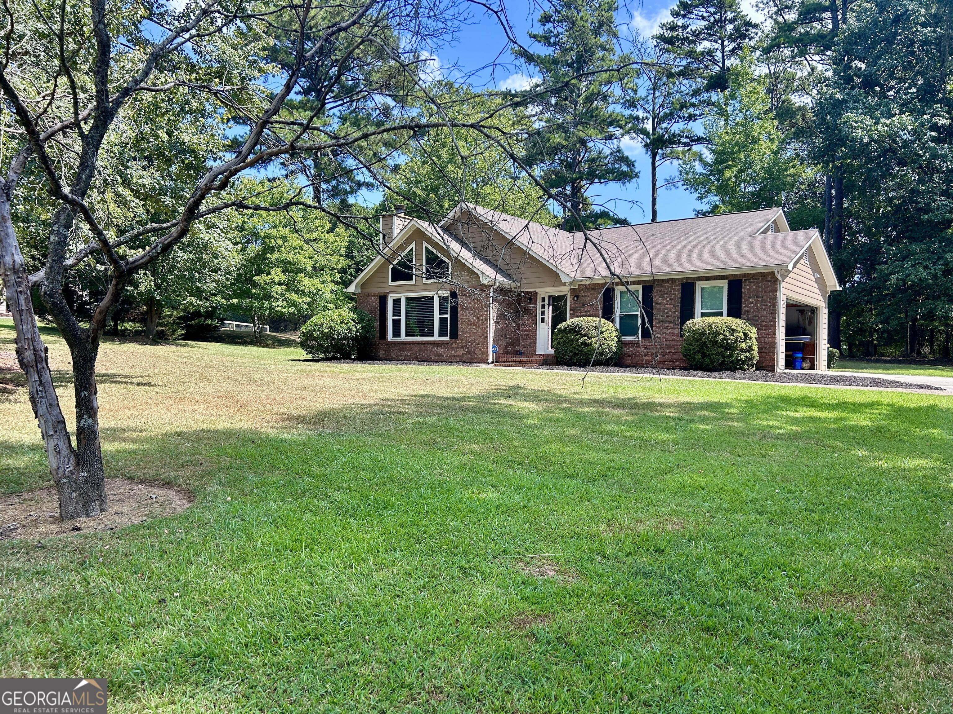 325 Windsor Drive Property Photo 1
