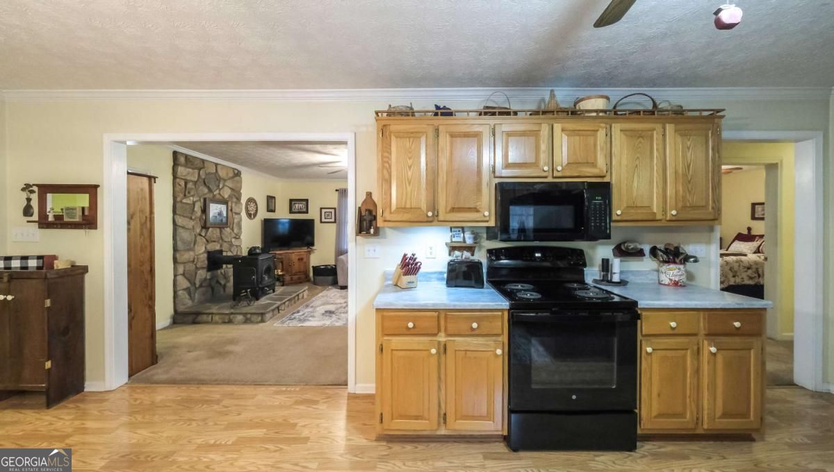 712 Honeysuckle Lane Property Photo 13