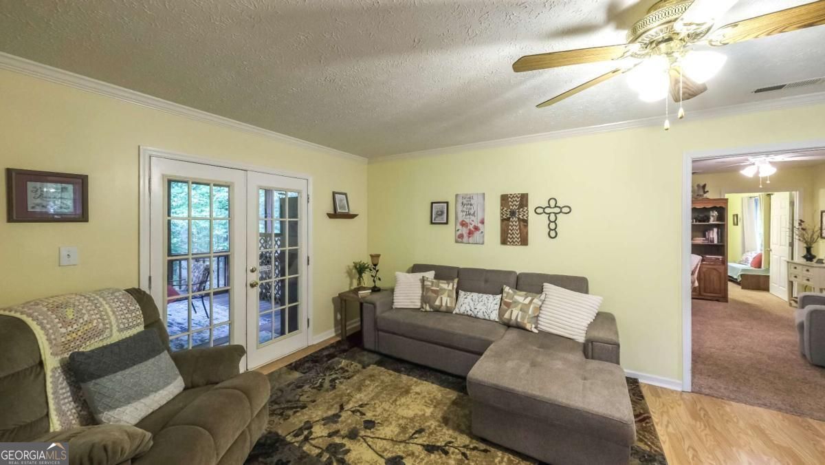 712 Honeysuckle Lane Property Photo 16