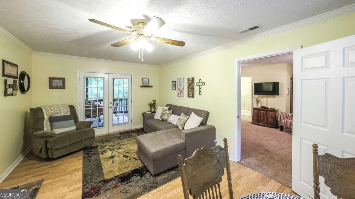712 Honeysuckle Lane Property Photo 17