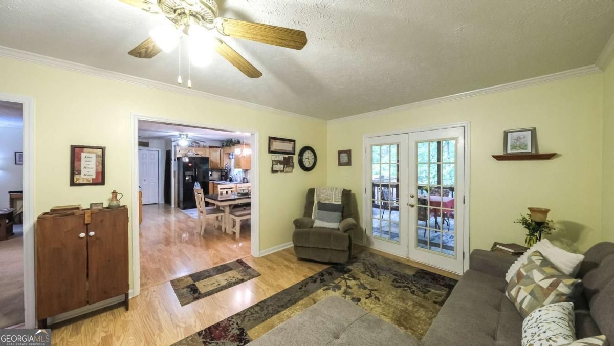 712 Honeysuckle Lane Property Photo 18