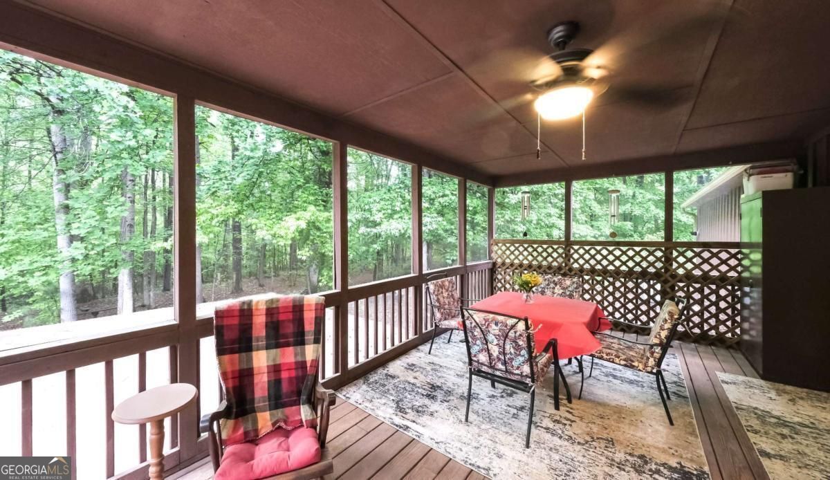 712 Honeysuckle Lane Property Photo 24
