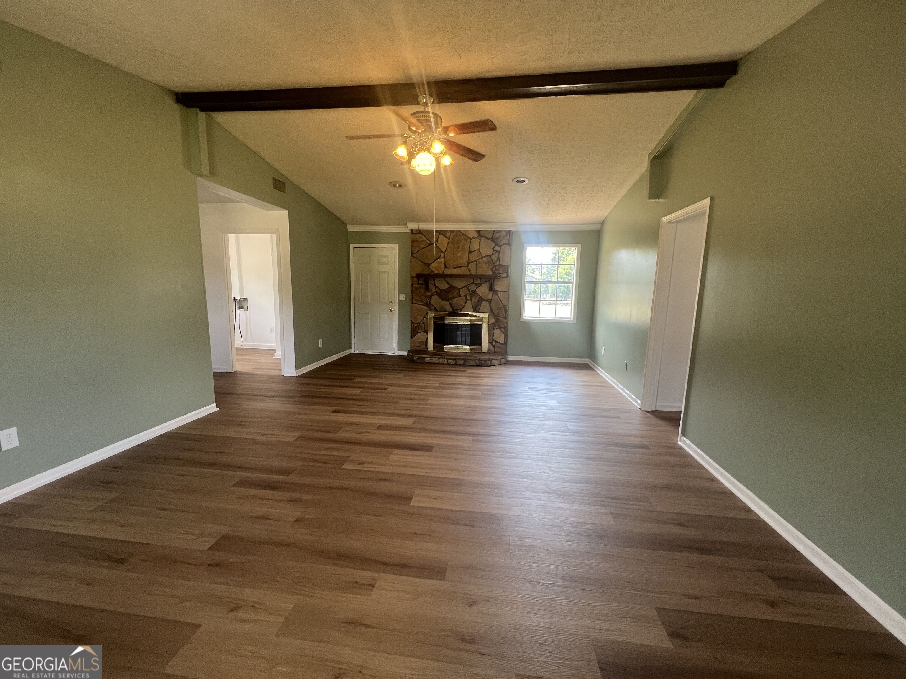1529 S Davis Road Property Photo 2