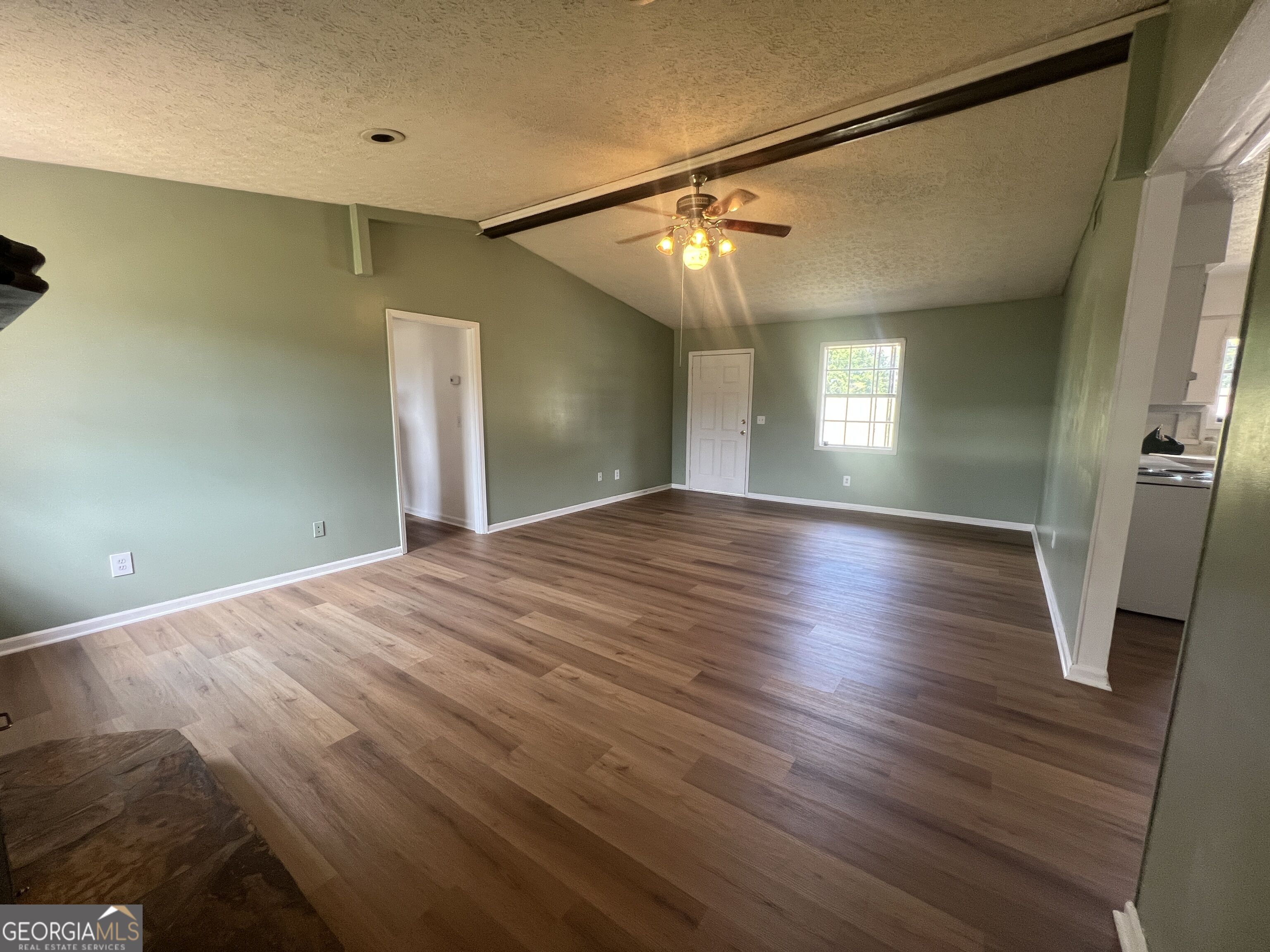 1529 S Davis Road Property Photo 3