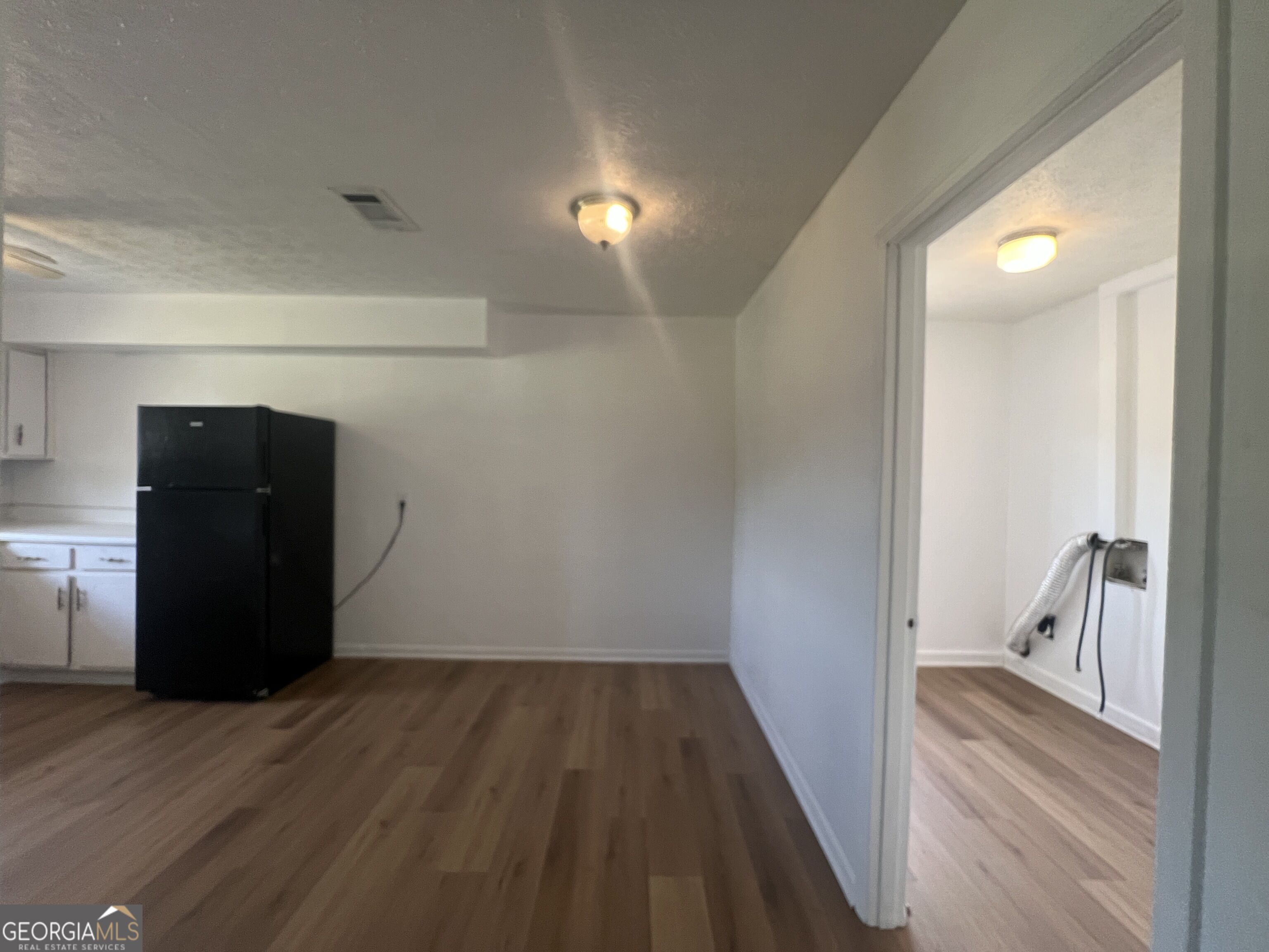 1529 S Davis Road Property Photo 7