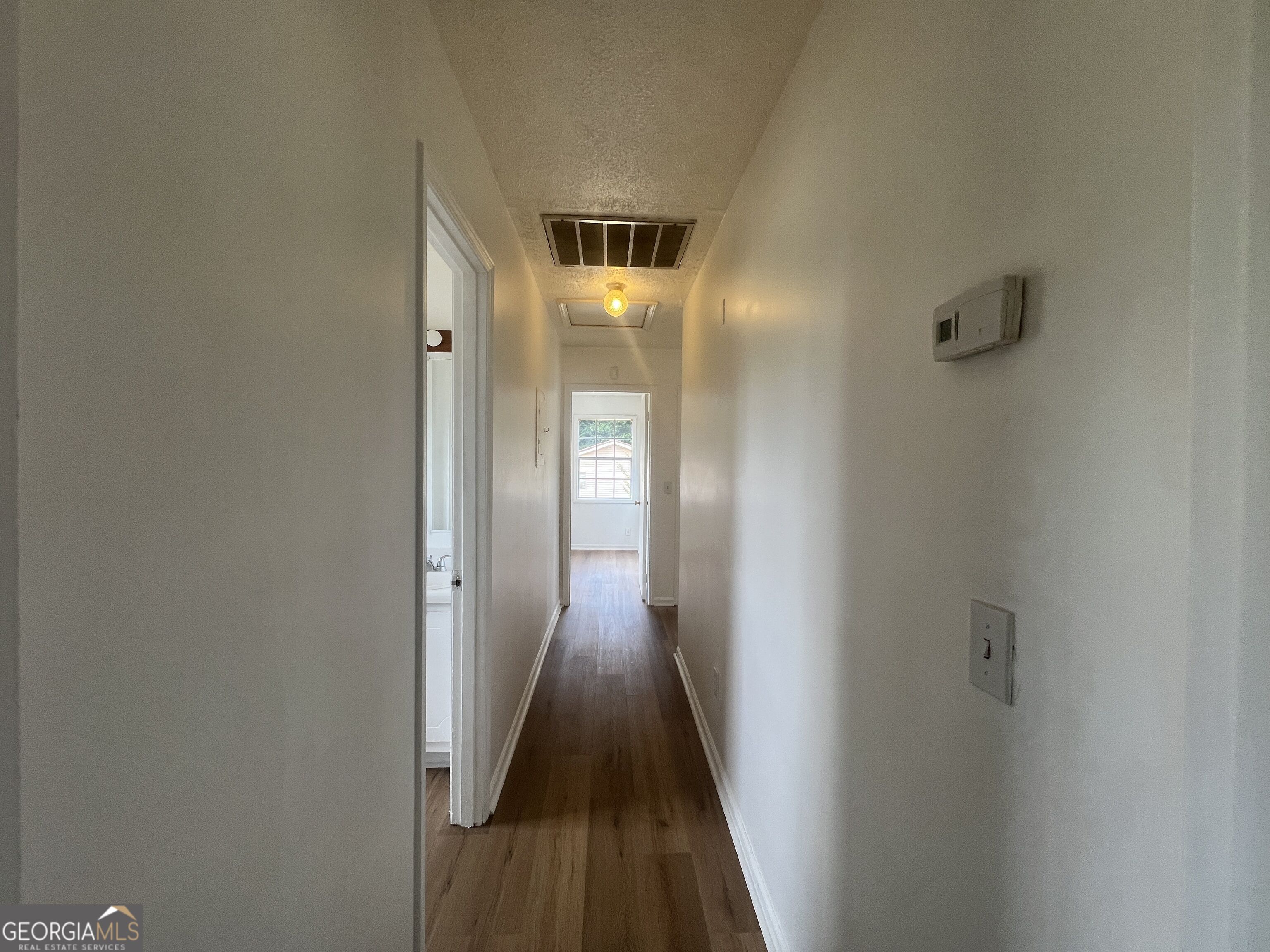 1529 S Davis Road Property Photo 8