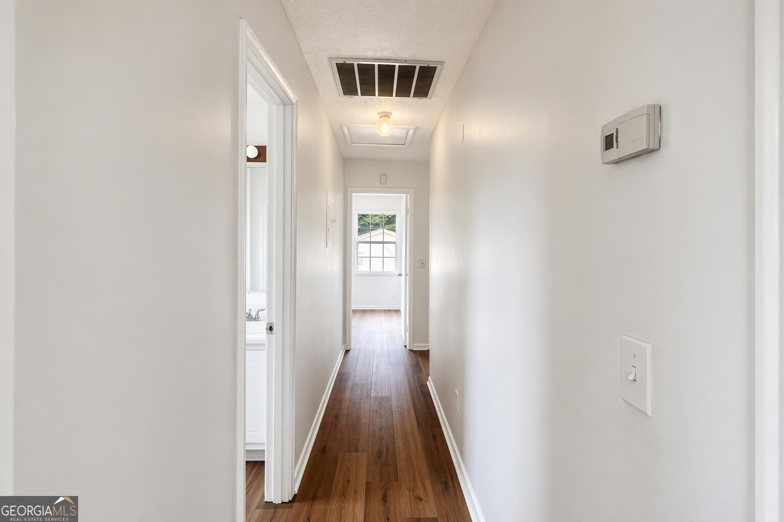 1529 S Davis Road Property Photo 8