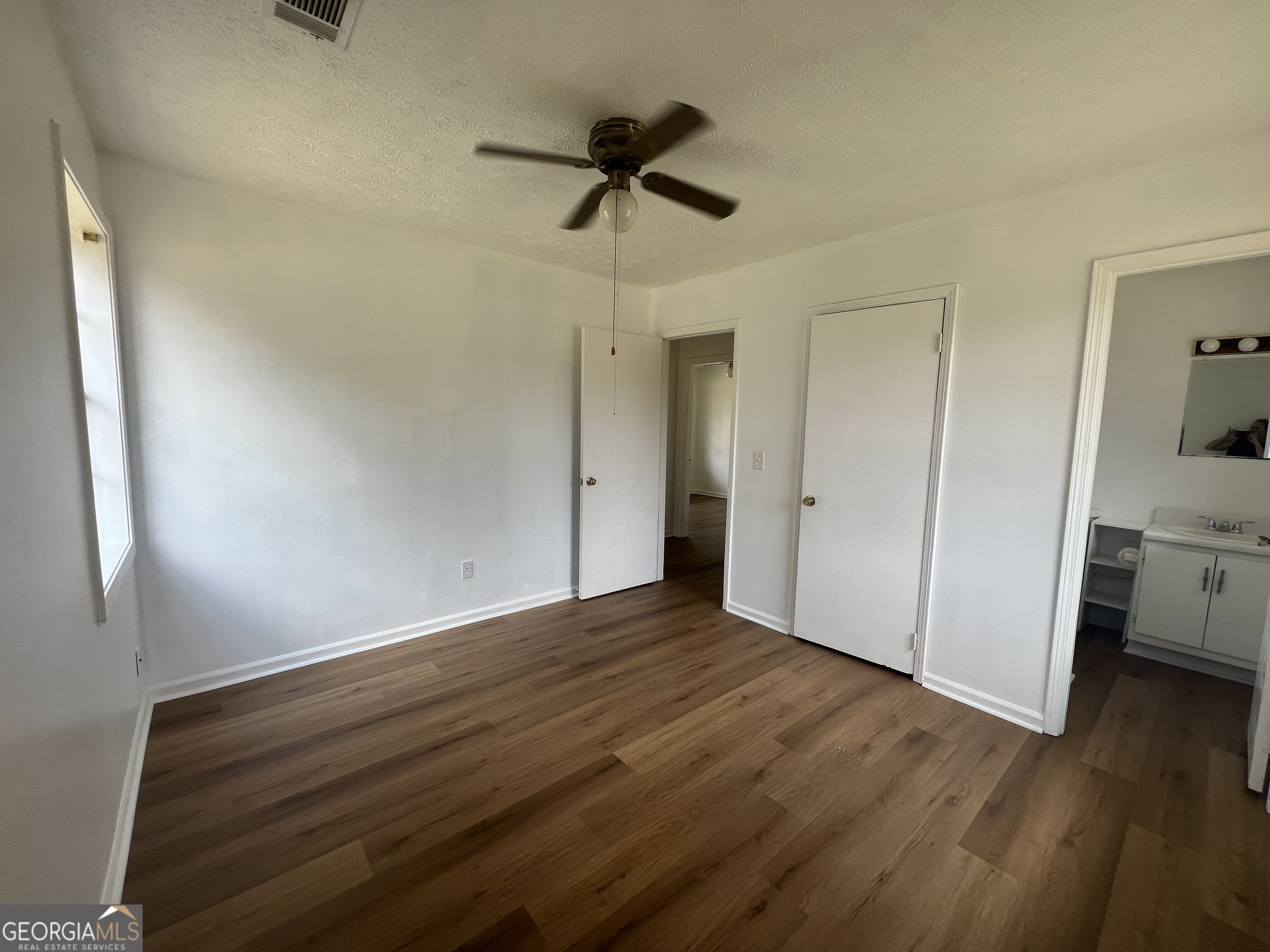 1529 S Davis Road Property Photo 10