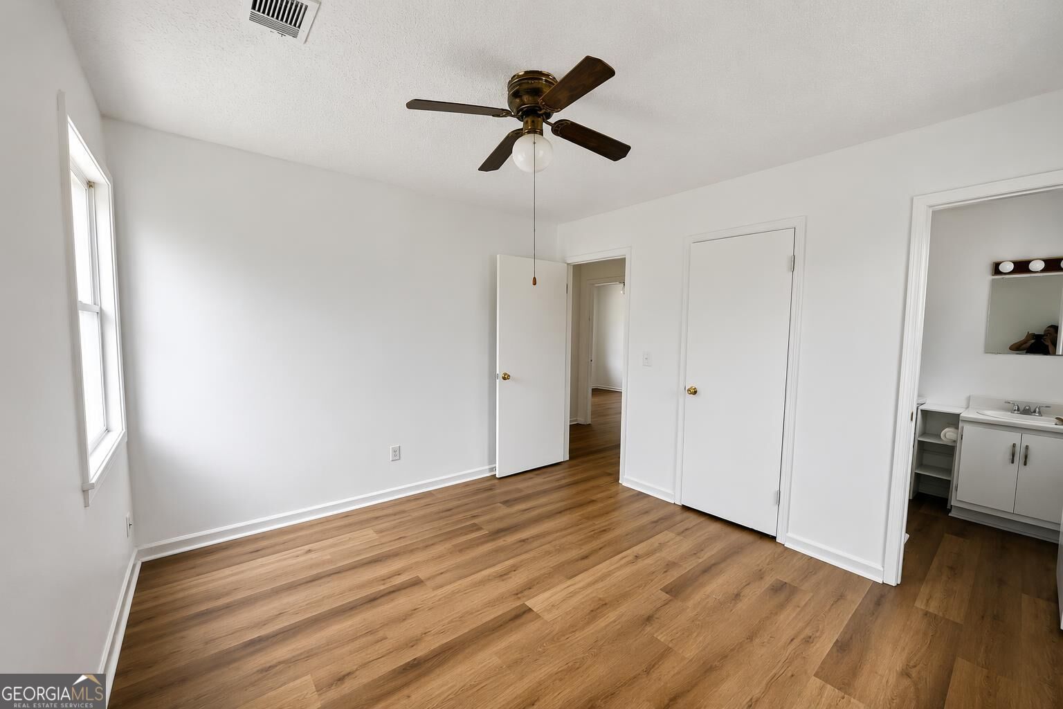 1529 S Davis Road Property Photo 10