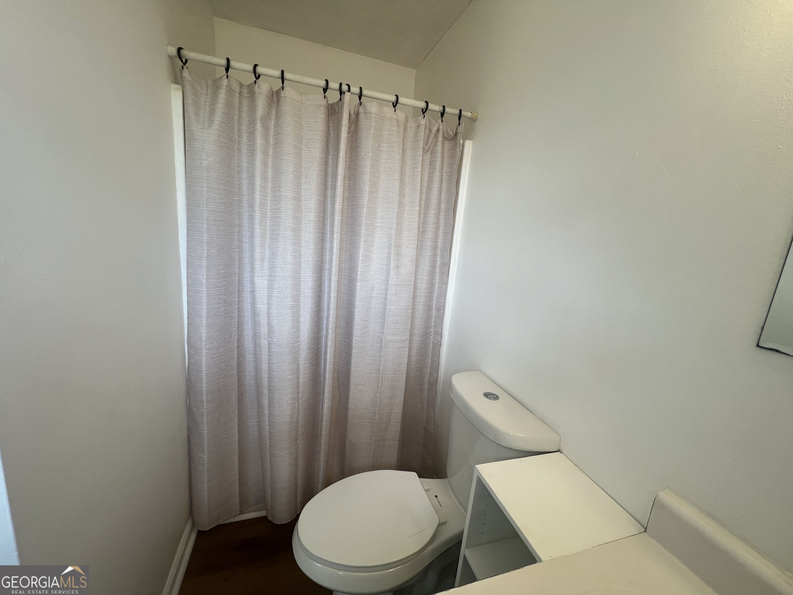 1529 S Davis Road Property Photo 11