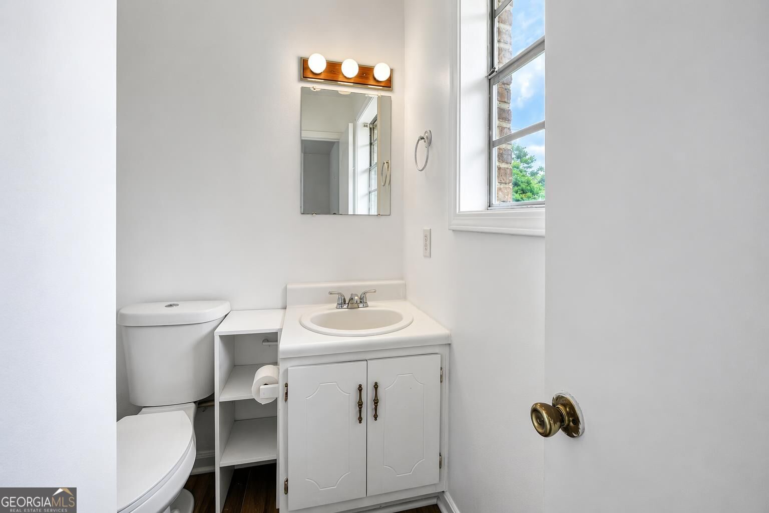 1529 S Davis Road Property Photo 11