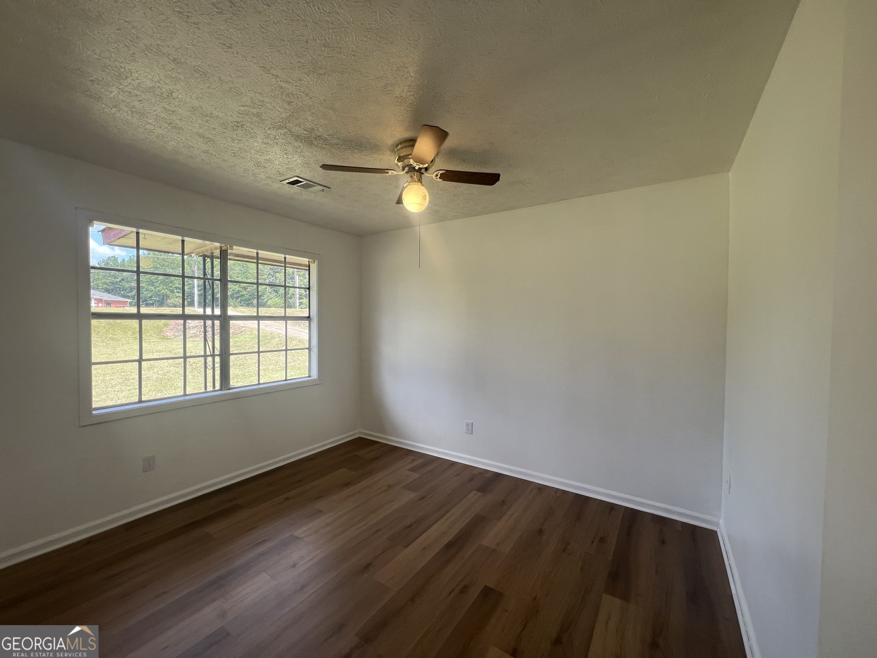 1529 S Davis Road Property Photo 13