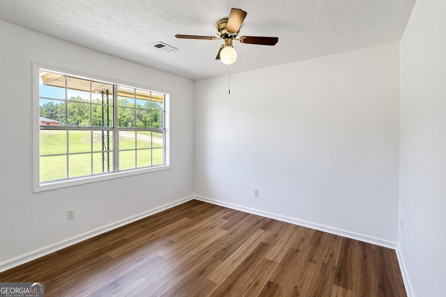 1529 S Davis Road Property Photo 15