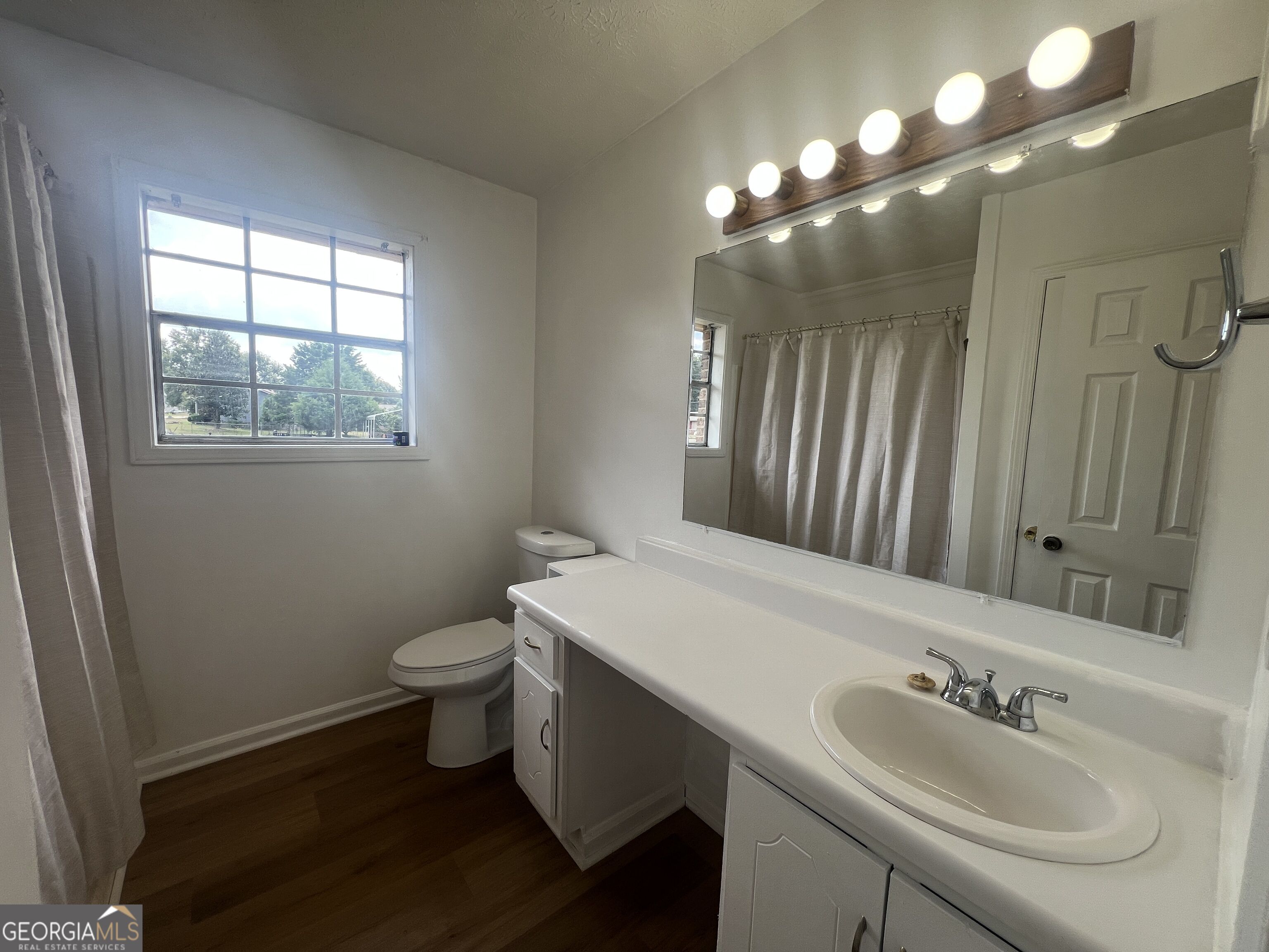 1529 S Davis Road Property Photo 17