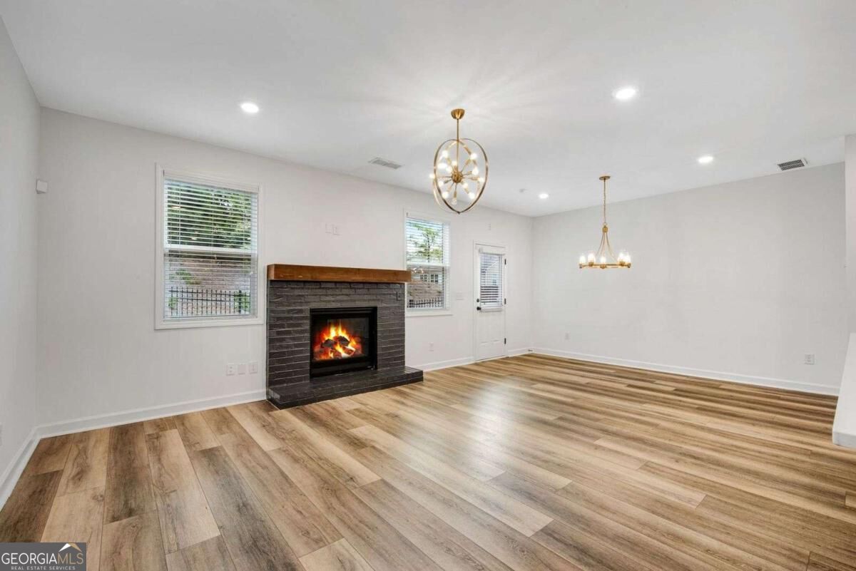 1251 Willamette Way Property Photo 8