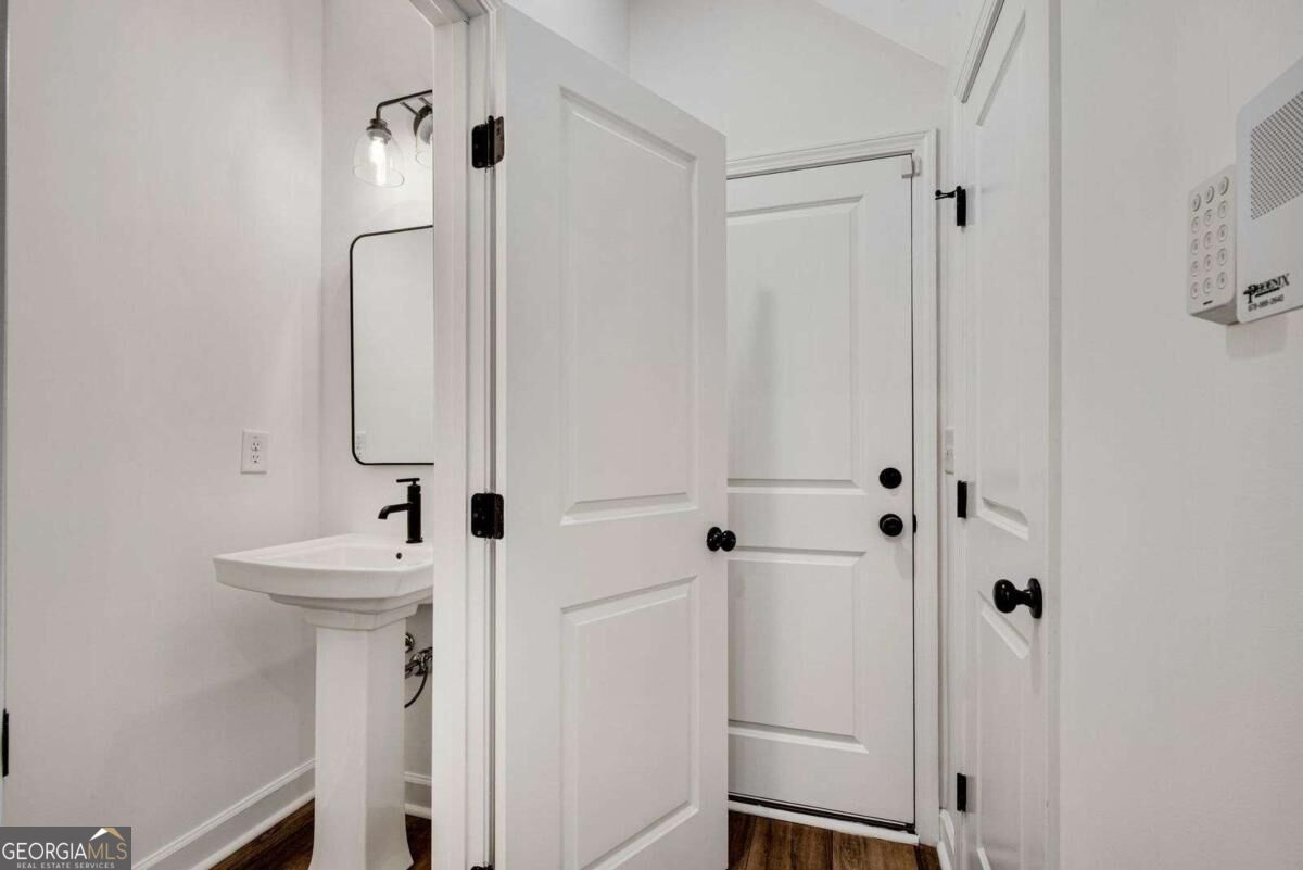 1251 Willamette Way Property Photo 13
