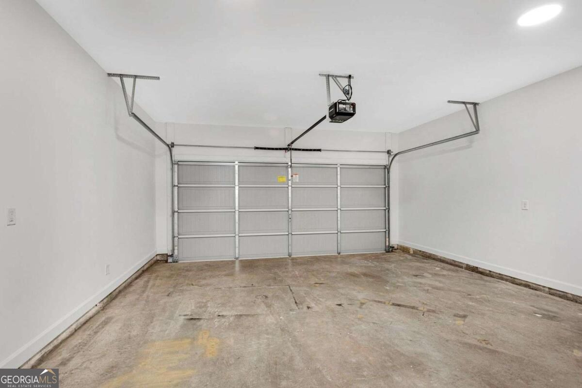 1251 Willamette Way Property Photo 32