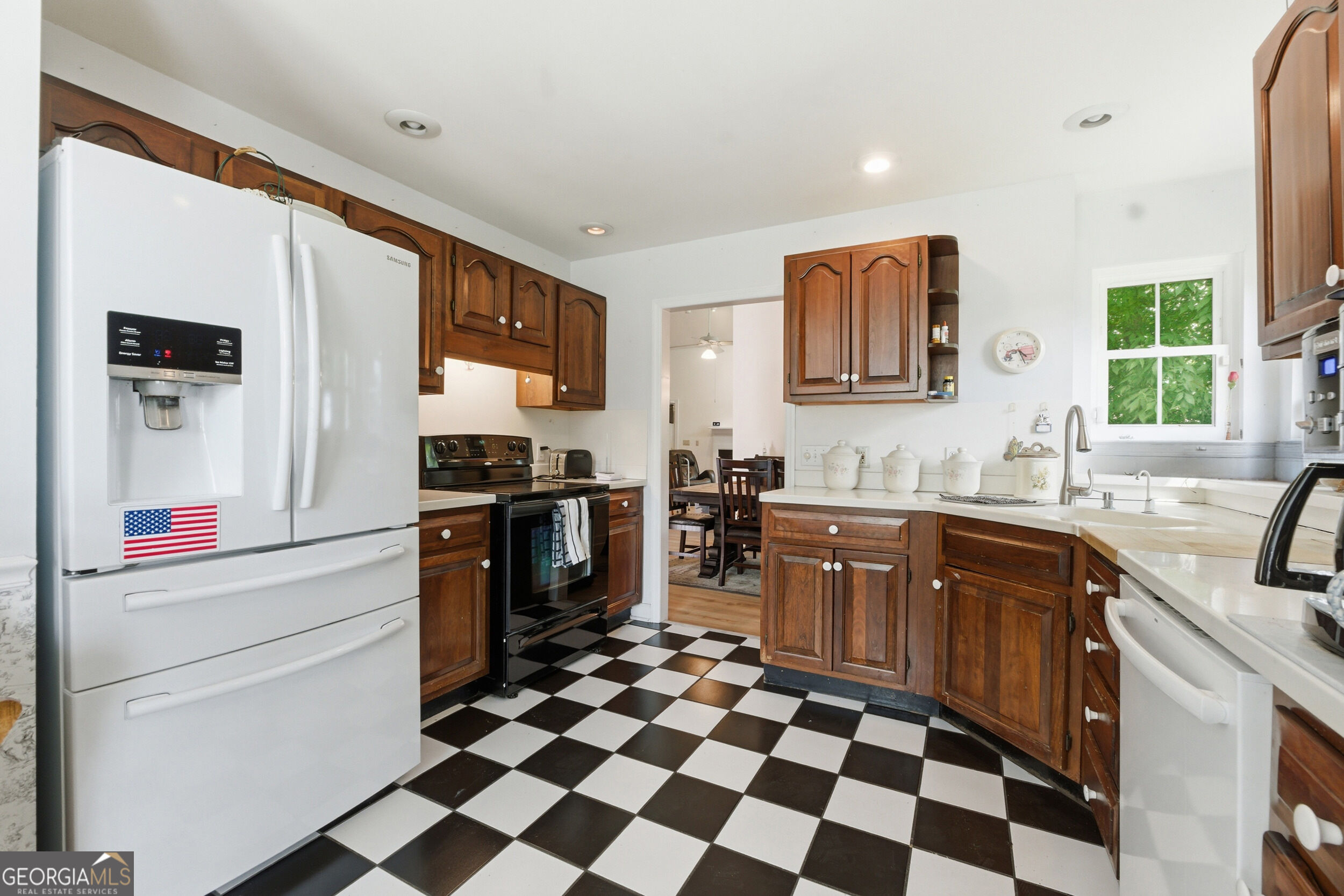 2418 Charleston Square Property Photo 6