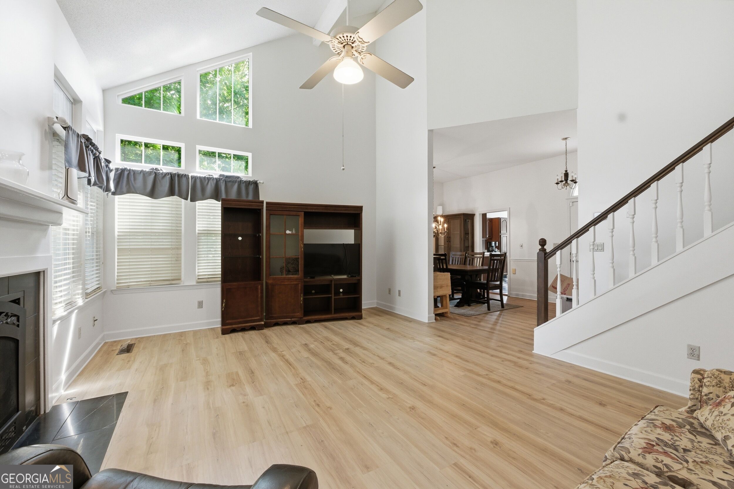 2418 Charleston Square Property Photo 8