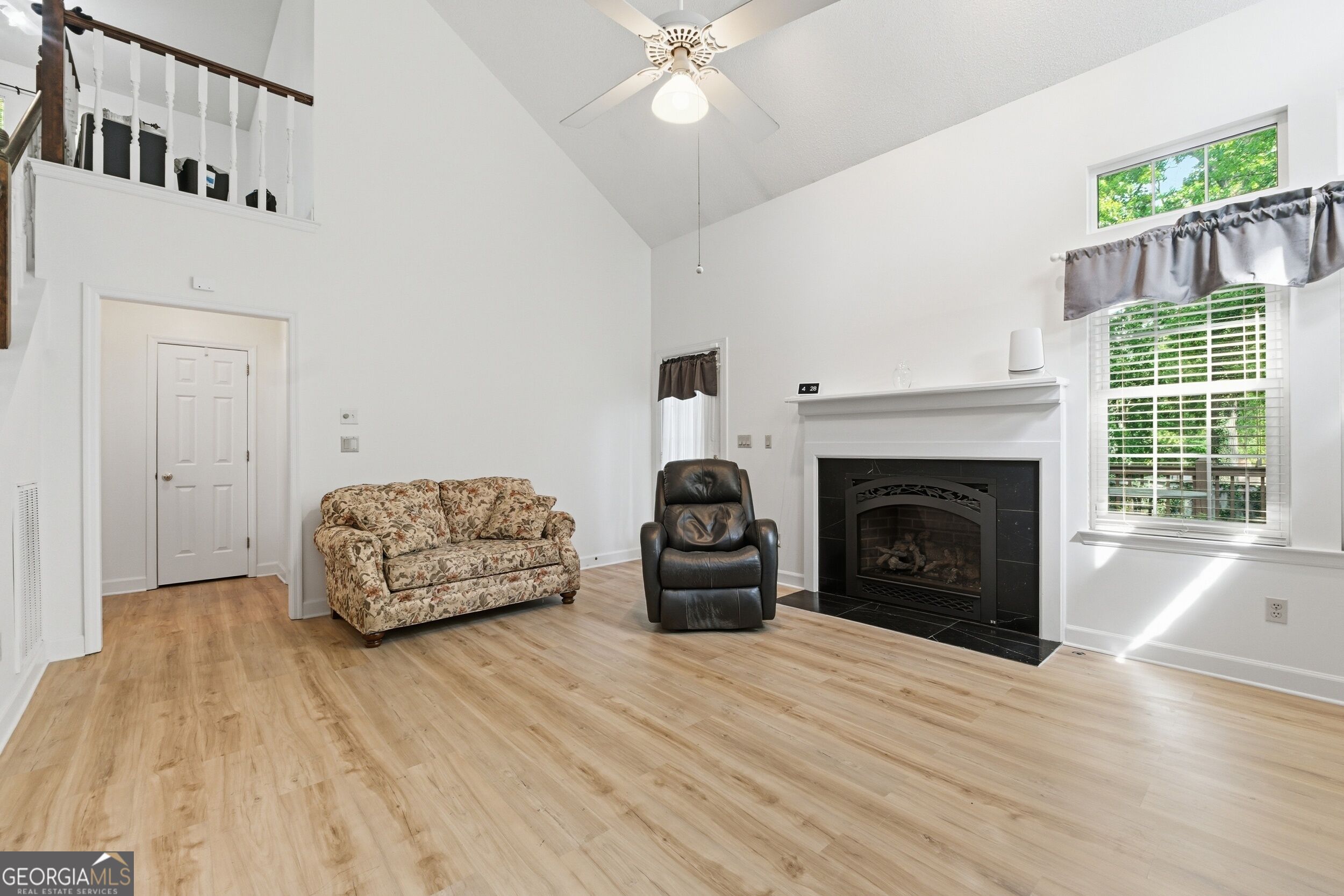 2418 Charleston Square Property Photo 9
