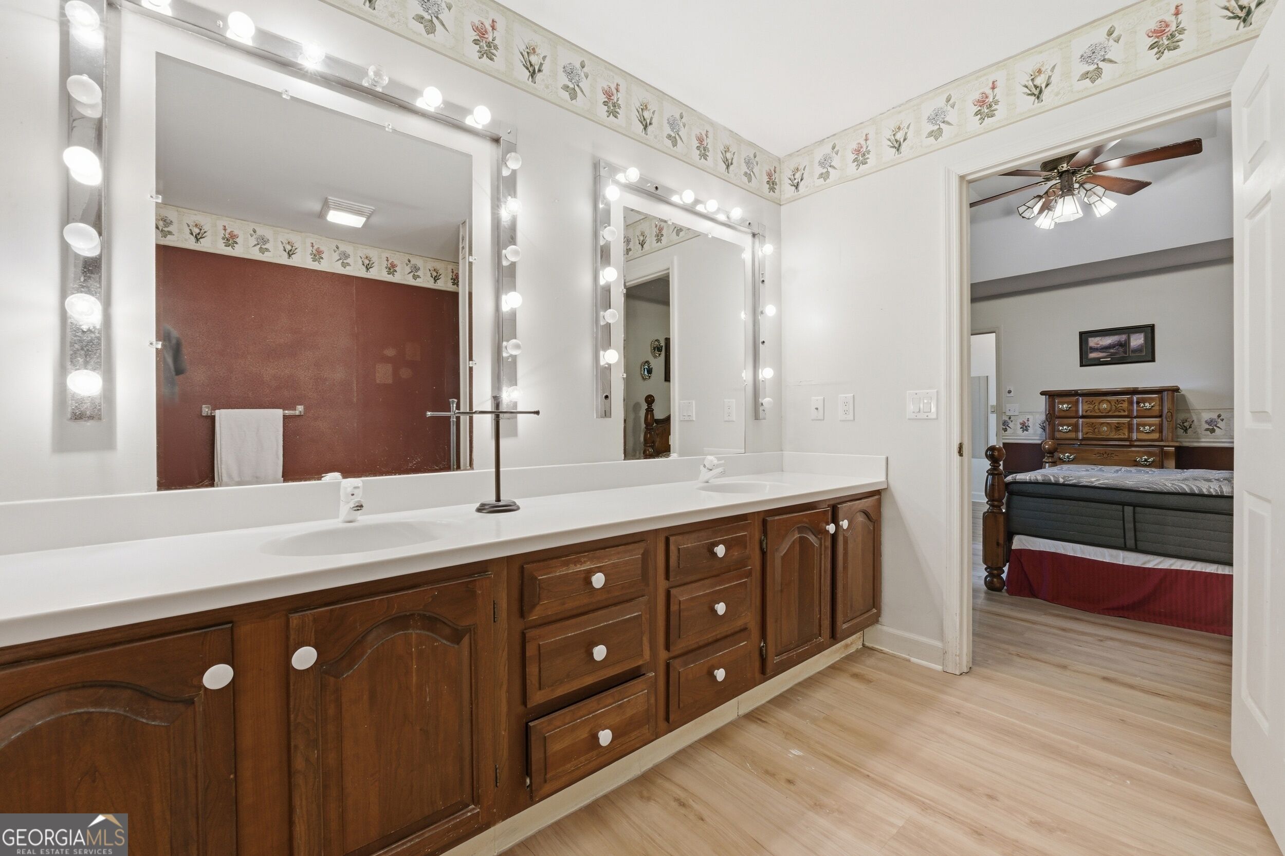 2418 Charleston Square Property Photo 12