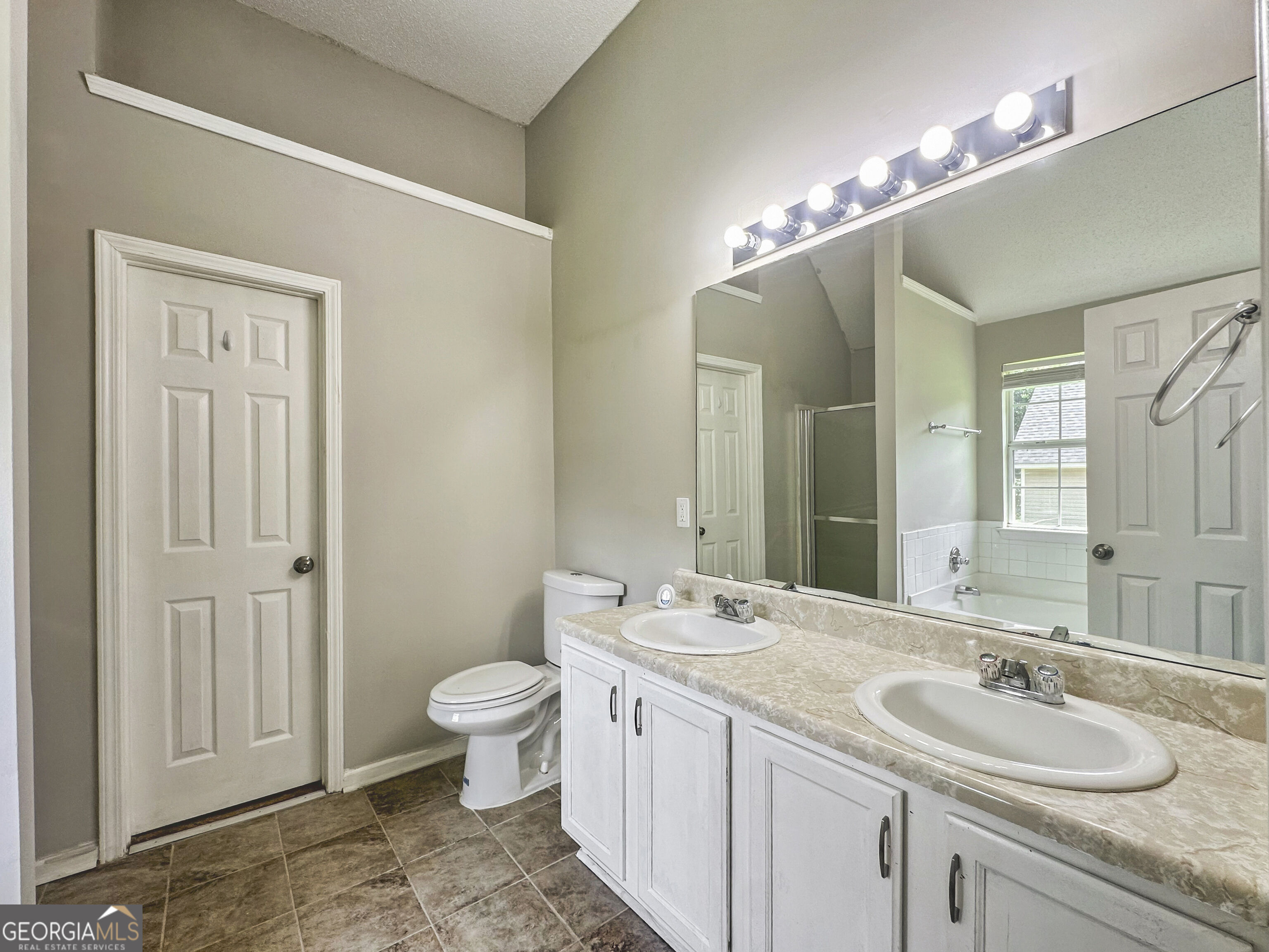 1017 Maris Lane Property Photo 13