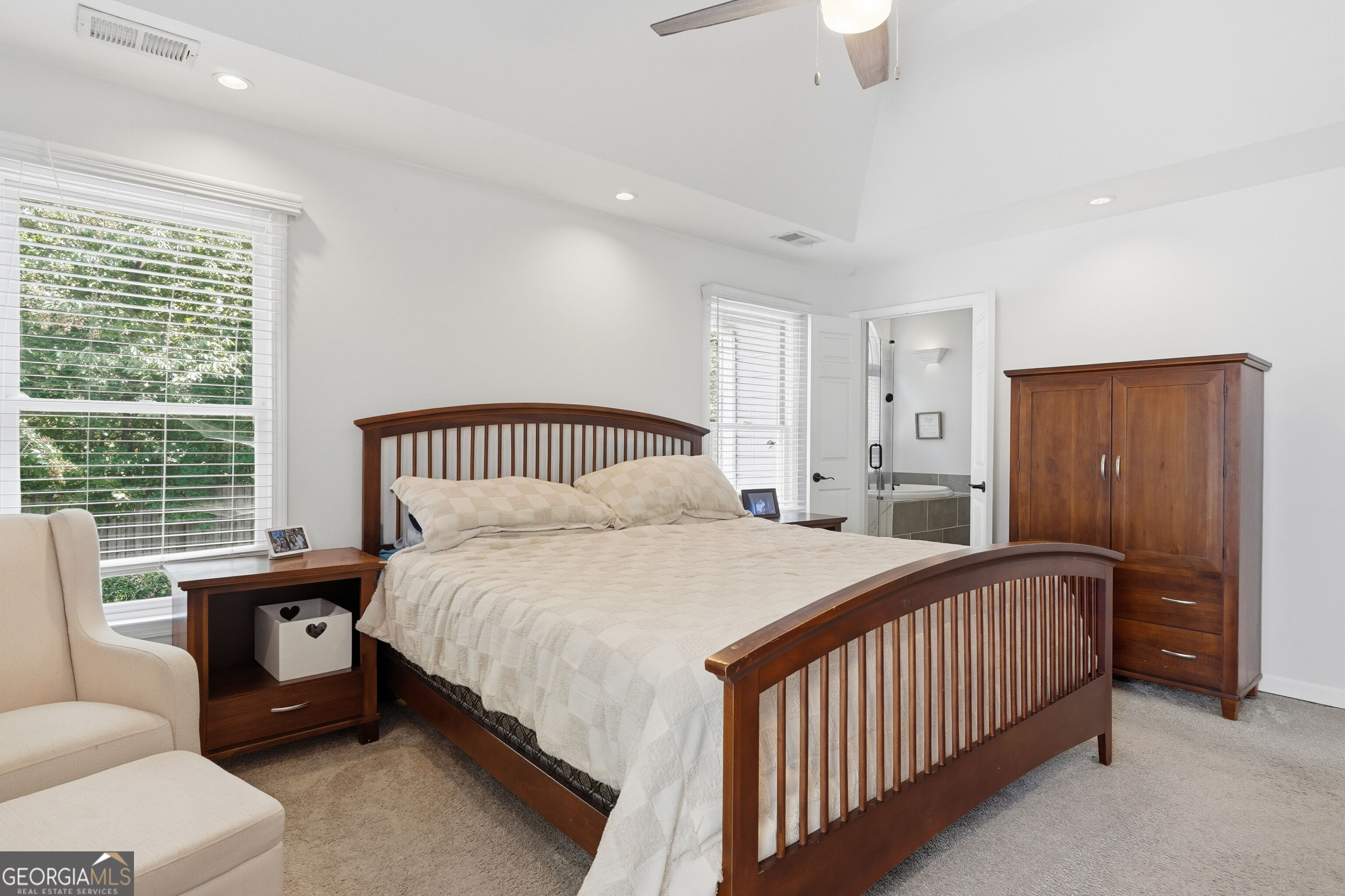 4960 Niagara Drive Nw Property Photo 4