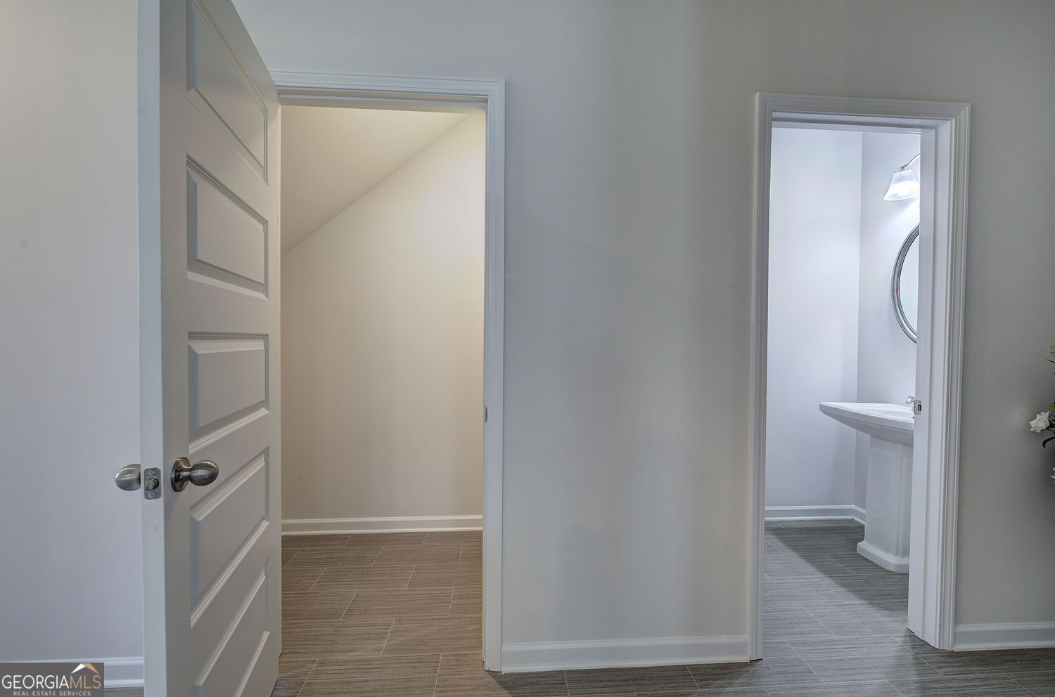 416 Perth Drive Property Photo 18
