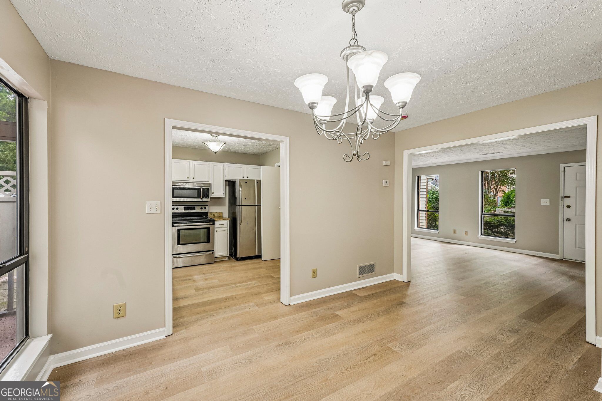 3190 Cape Circle Property Photo 8