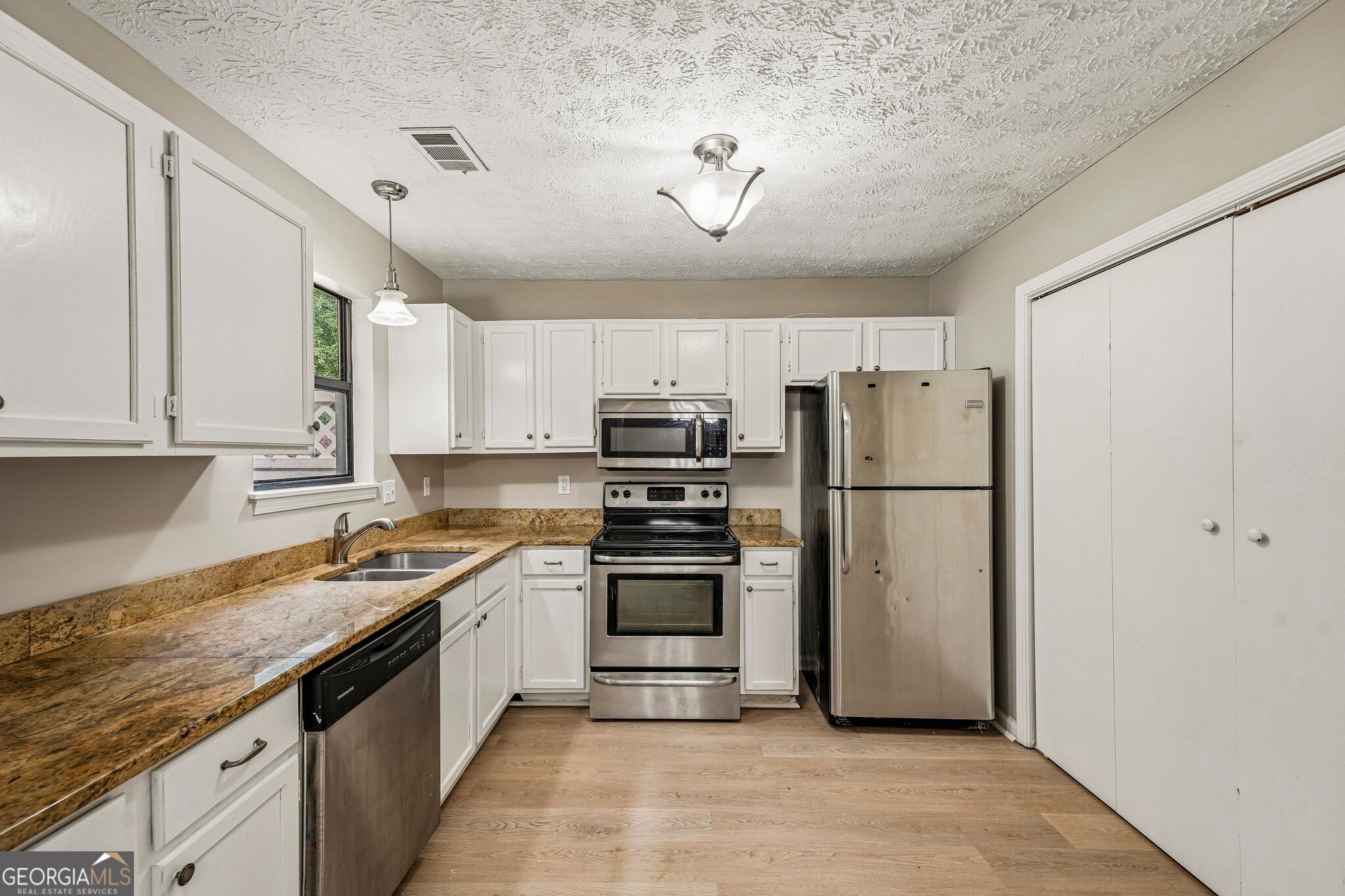 3190 Cape Circle Property Photo 9