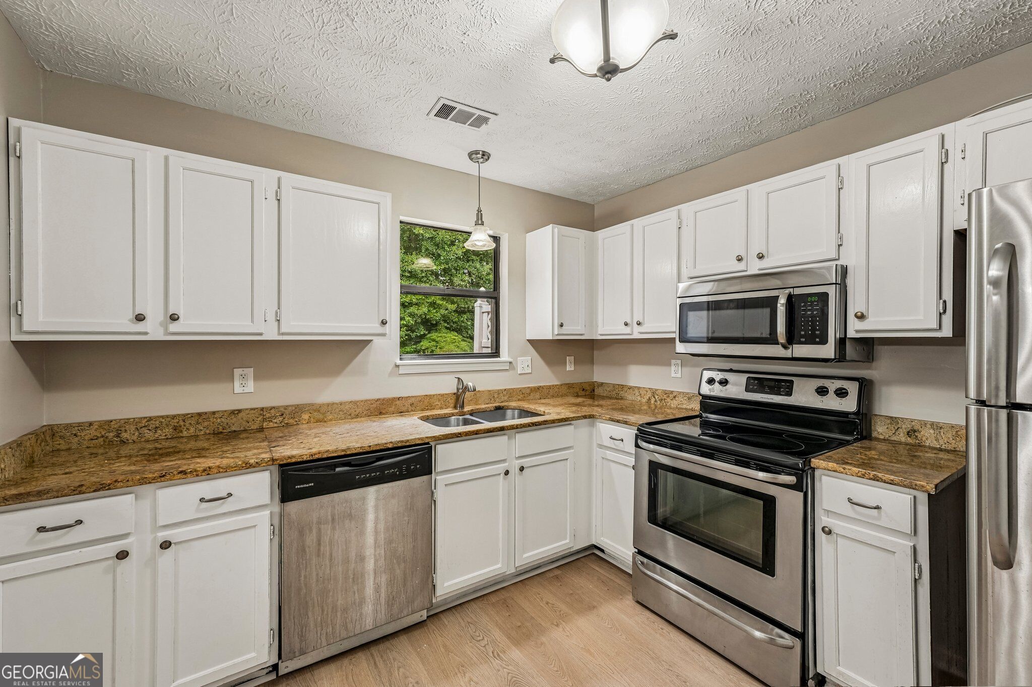 3190 Cape Circle Property Photo 10