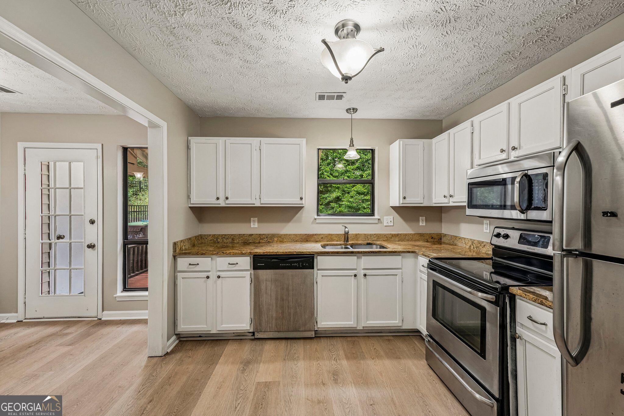 3190 Cape Circle Property Photo 11