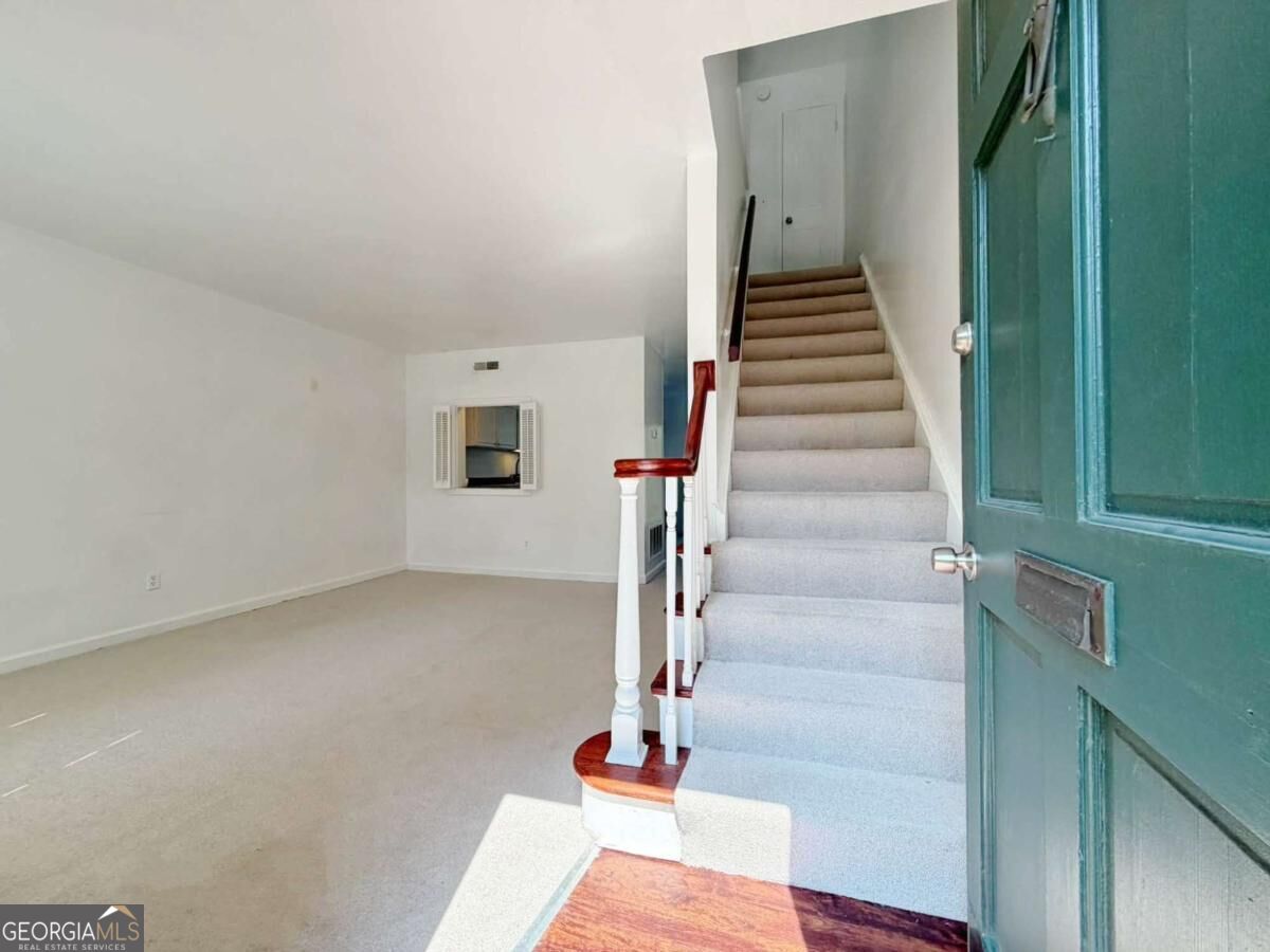 3079 Colonial Way # B Property Photo 5