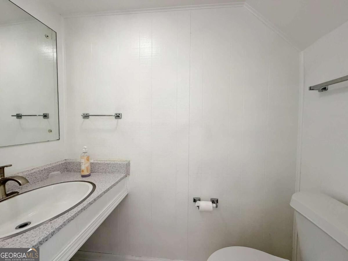3079 Colonial Way # B Property Photo 8