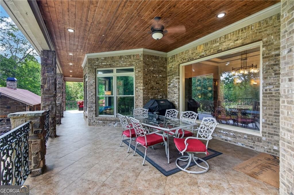 456 E Valley Road Ne Property Photo 10