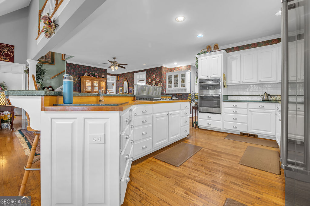 3129 Pier I Property Photo 5