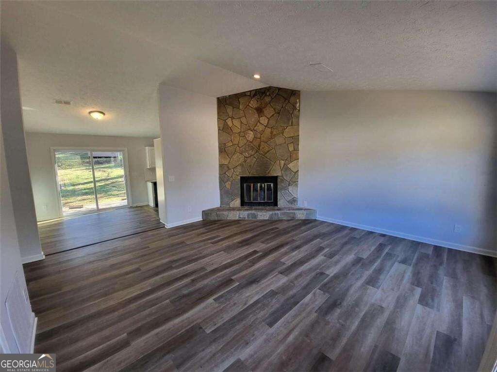 915 Fox Valley Court Property Photo 3